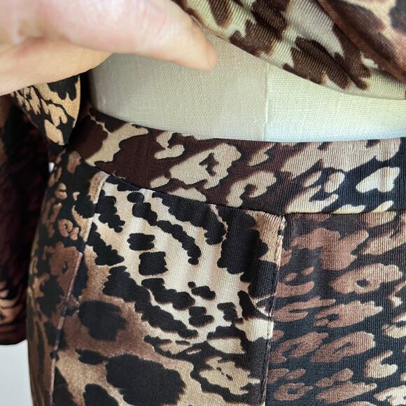 Chico's Travelers Blouse & Midi Skirt Cheetah Print Set Size 0= US Small - Picture 5 of 8